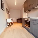 Hh Hermoso Housing 阿斯蒂