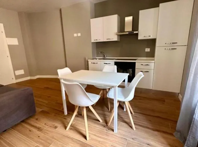Hh Hermoso Housing אסטי